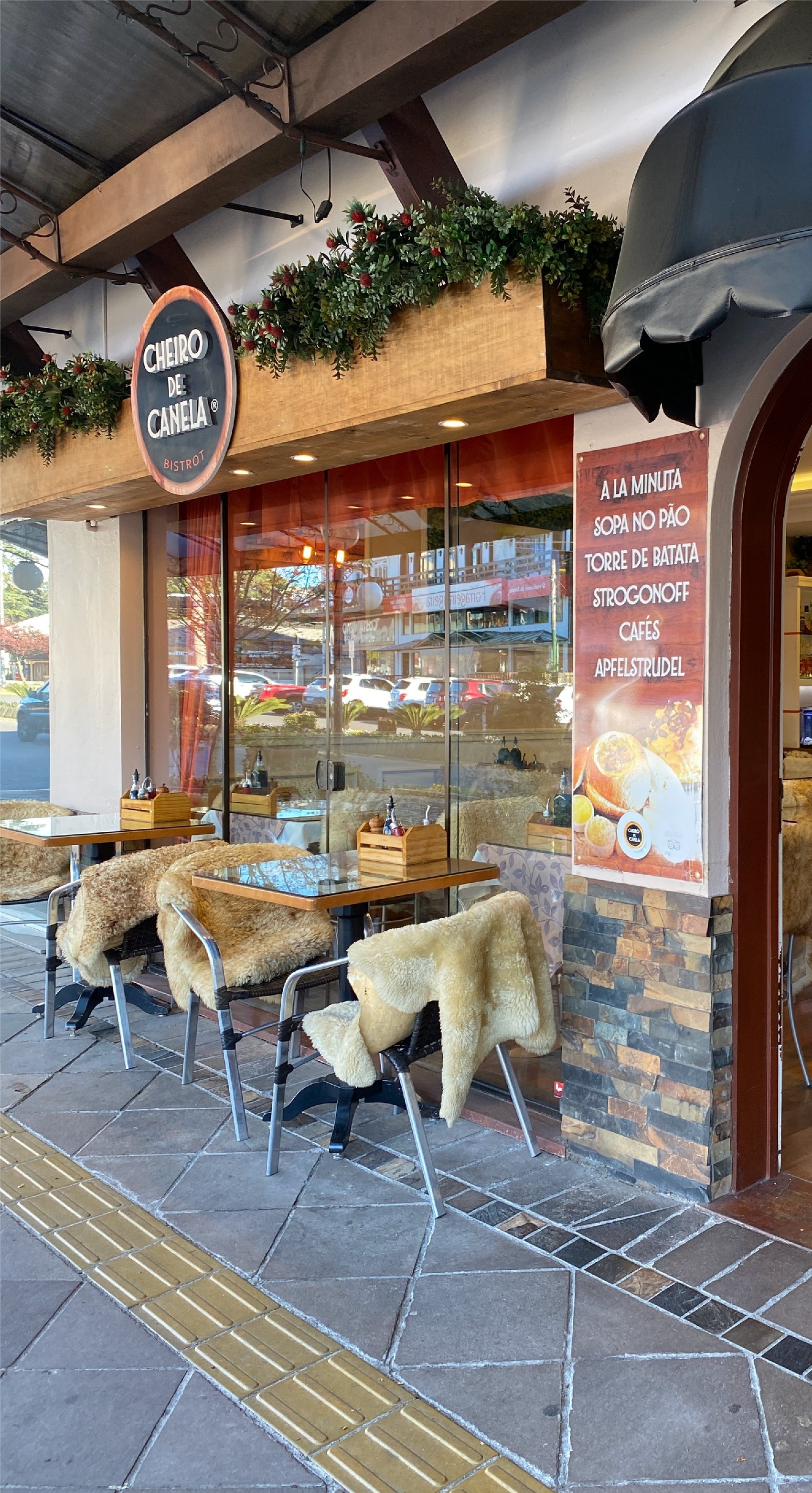 Fachada do Bistrot Cheiro de Canela, no centro de Canela/RS