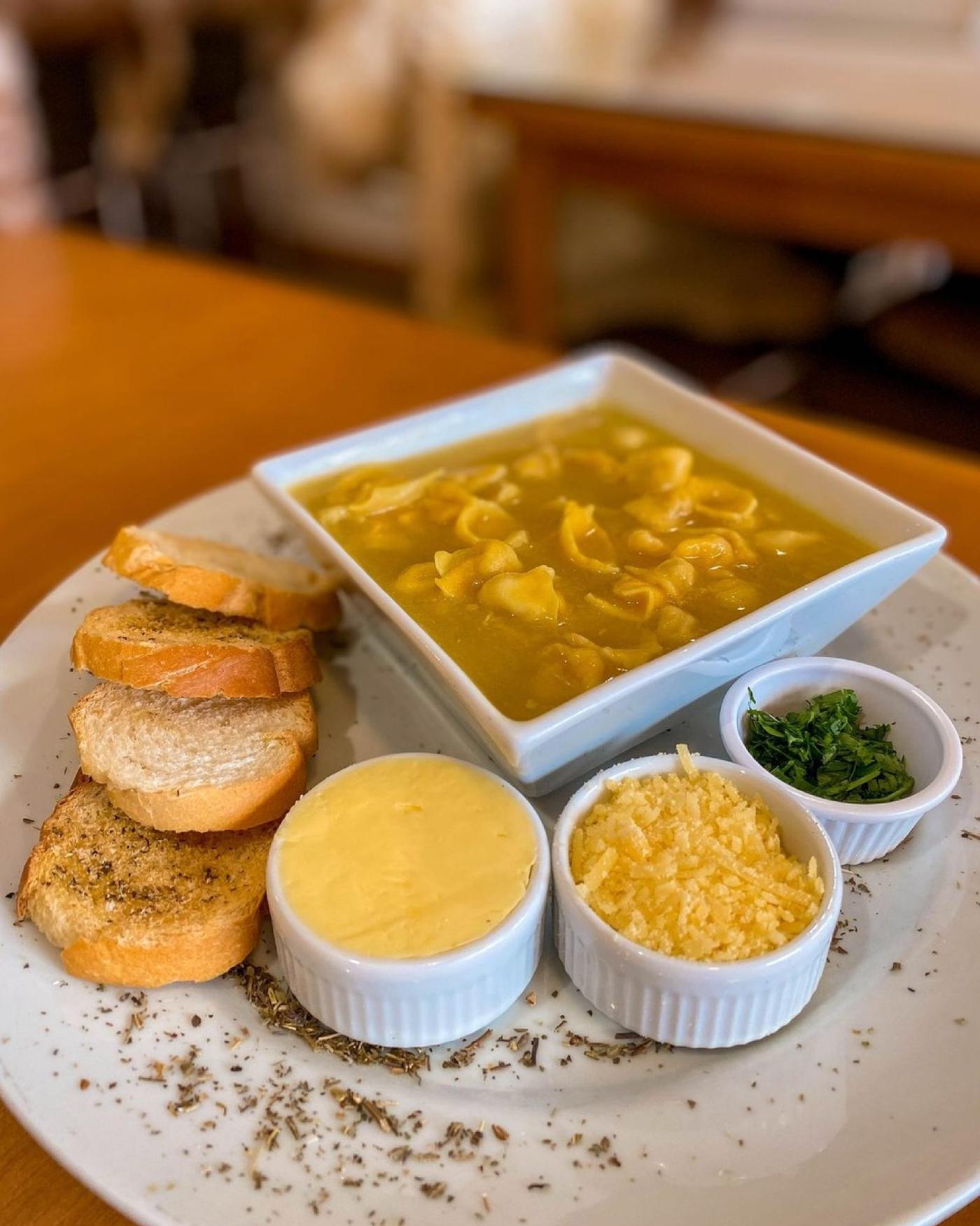 Sopa de capeletti